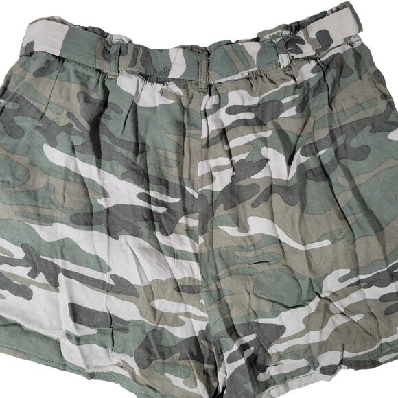 Blu[edit] Camo‎ Fatigue Paperbag Shorts L NWT - Picture 5 of 11